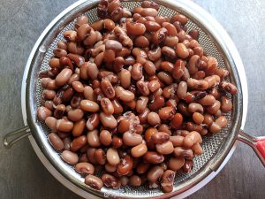 Thatta Payaru Sundal Recipe - Sigappu Karamani Sundal — Spiceindiaonline